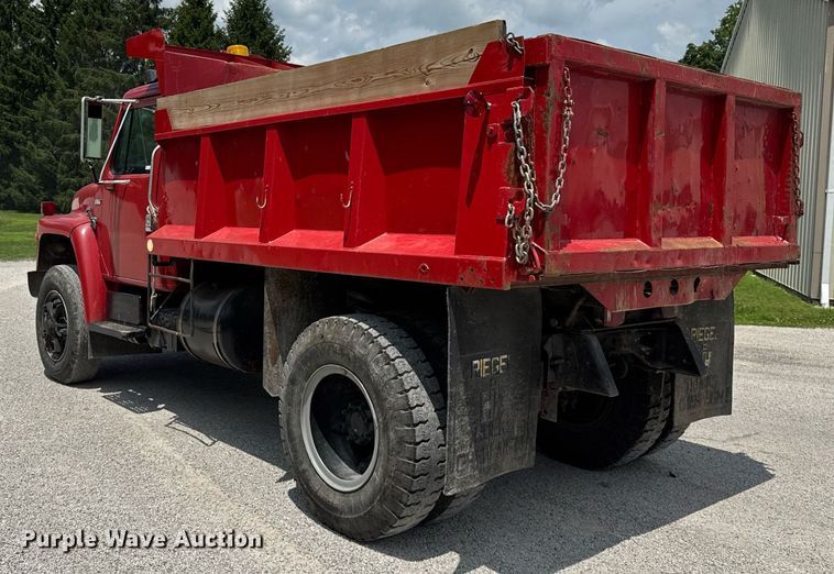 image for item DI9256 1982 International 1954 dump truck