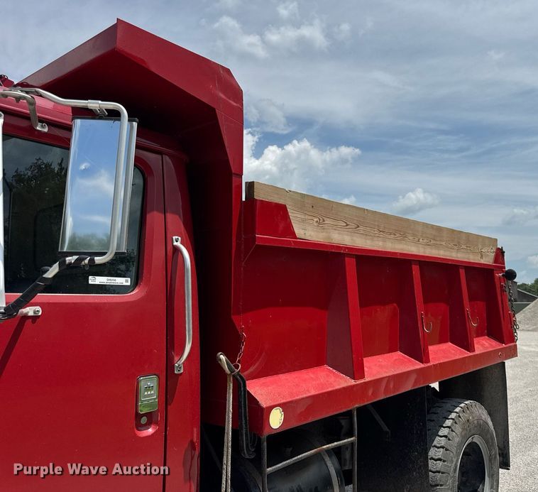 image for item DI9256 1982 International 1954 dump truck
