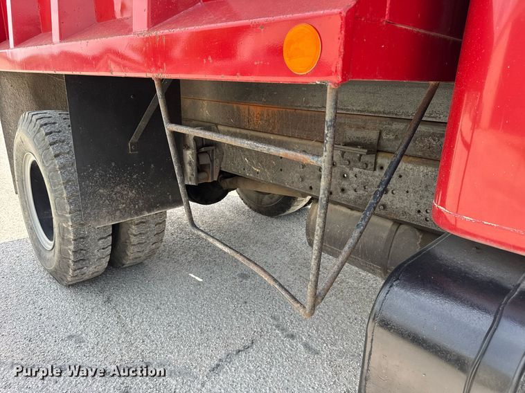 image for item DI9256 1982 International 1954 dump truck