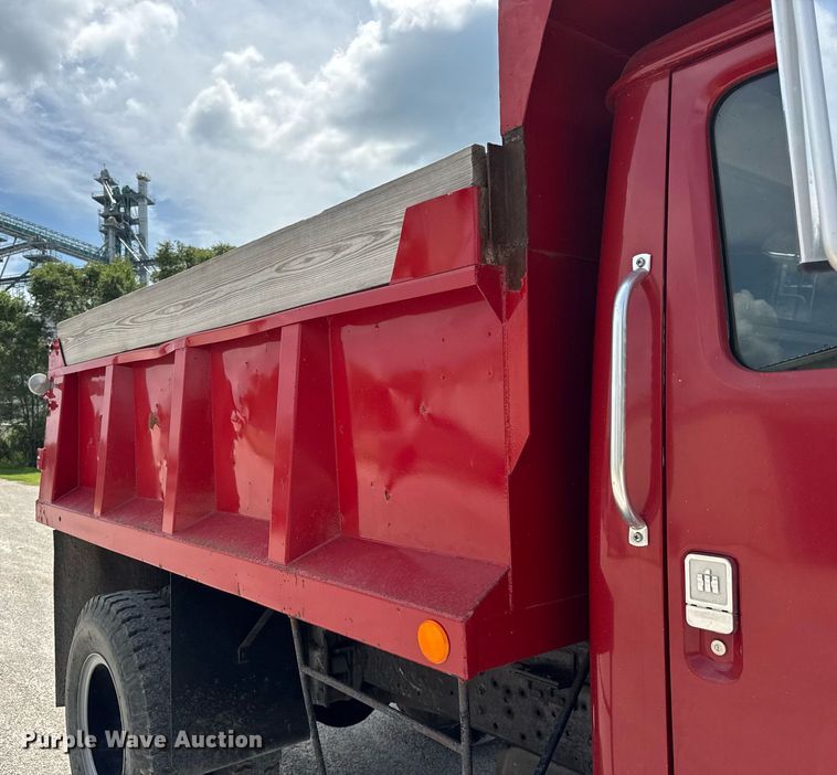 image for item DI9256 1982 International 1954 dump truck