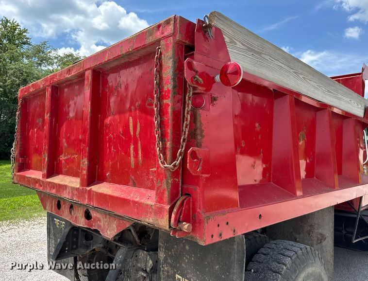 image for item DI9256 1982 International 1954 dump truck
