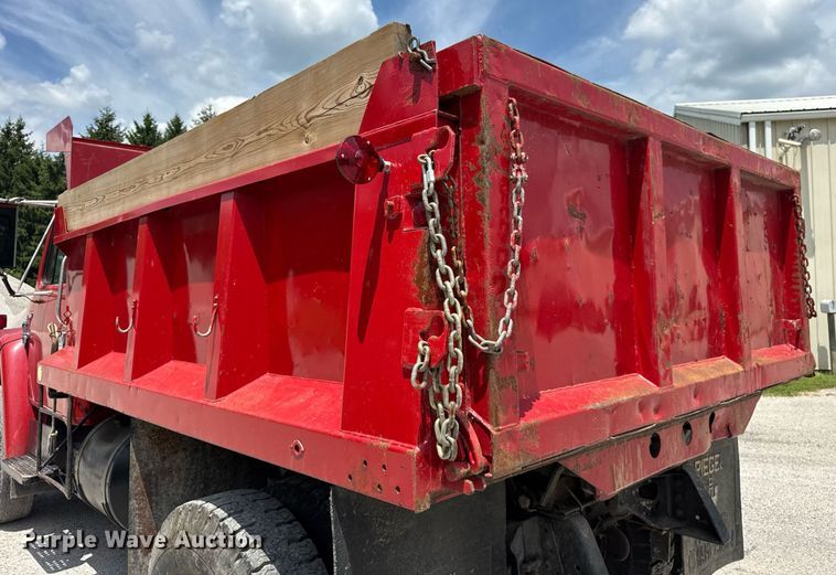 image for item DI9256 1982 International 1954 dump truck