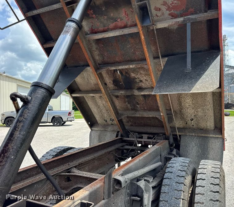 image for item DI9256 1982 International 1954 dump truck