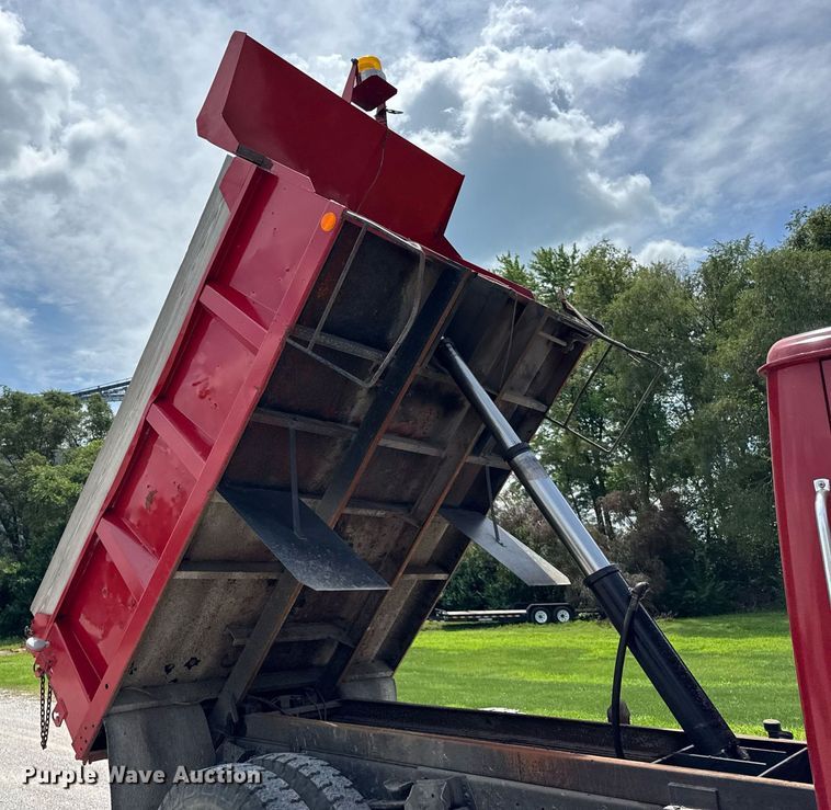 image for item DI9256 1982 International 1954 dump truck