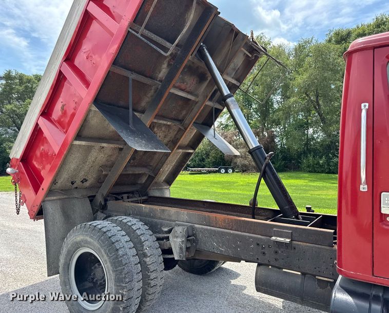 image for item DI9256 1982 International 1954 dump truck