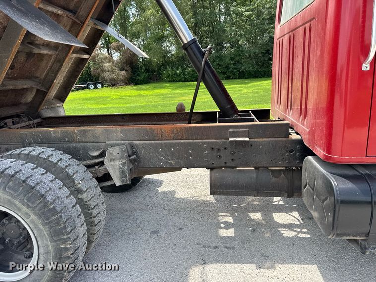 image for item DI9256 1982 International 1954 dump truck