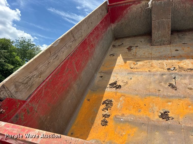 image for item DI9256 1982 International 1954 dump truck