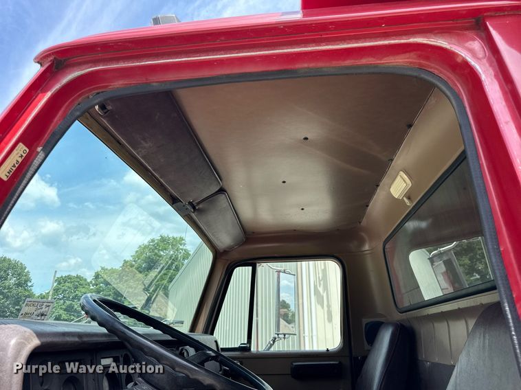 image for item DI9256 1982 International 1954 dump truck