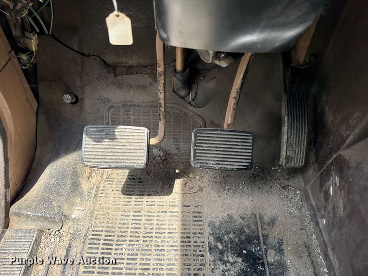 image for item DI9256 1982 International 1954 dump truck