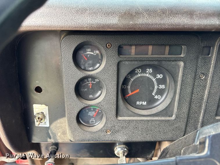 image for item DI9256 1982 International 1954 dump truck