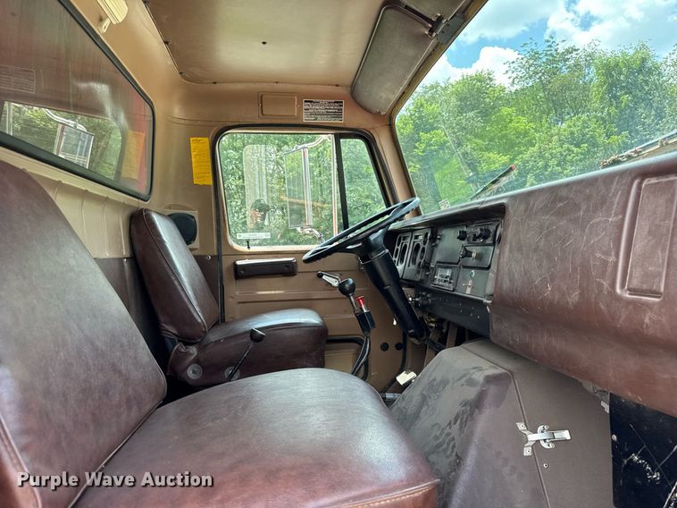 image for item DI9256 1982 International 1954 dump truck