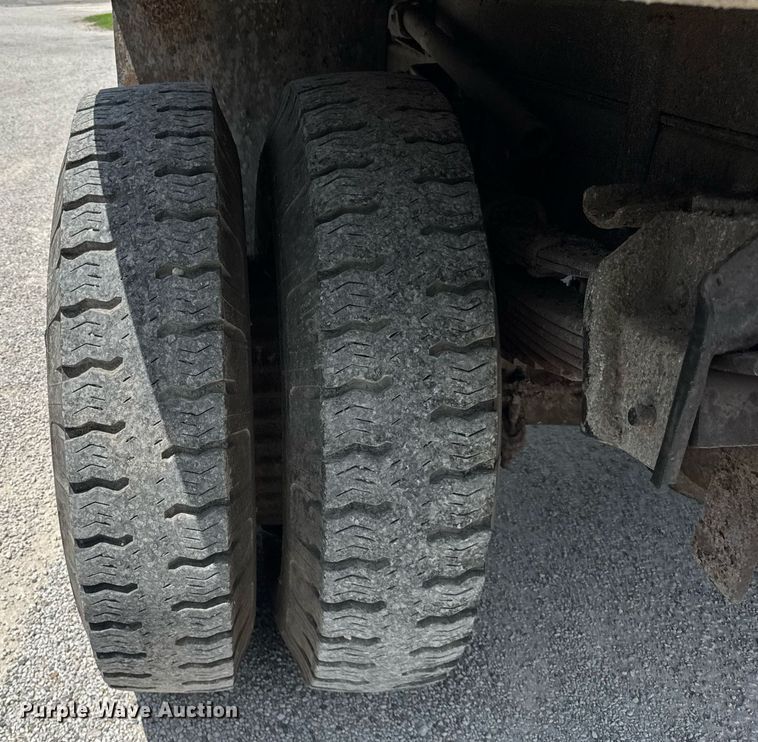 image for item DI9256 1982 International 1954 dump truck