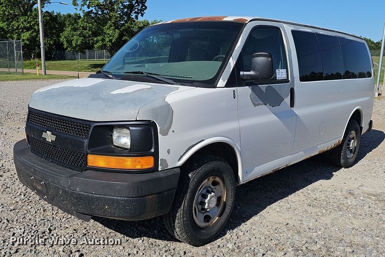 image for item DR3855 2008 Chevrolet Express 3500 van
