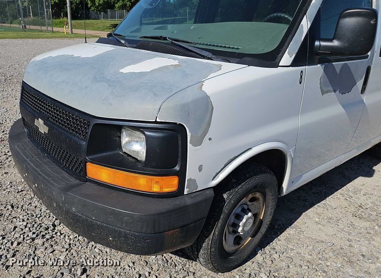 image for item DR3855 2008 Chevrolet Express 3500 van