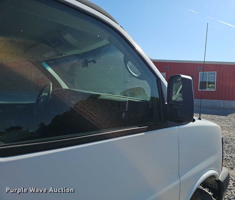 image for item DR3855 2008 Chevrolet Express 3500 van