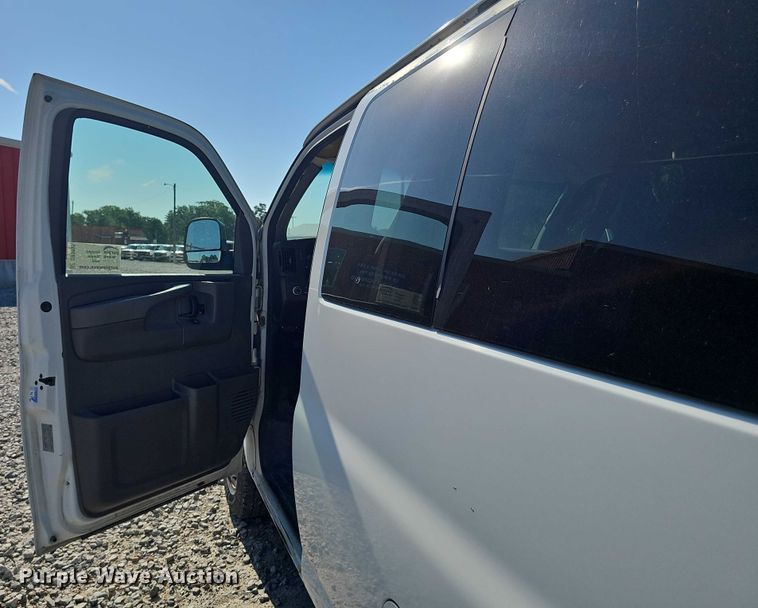 image for item DR3855 2008 Chevrolet Express 3500 van