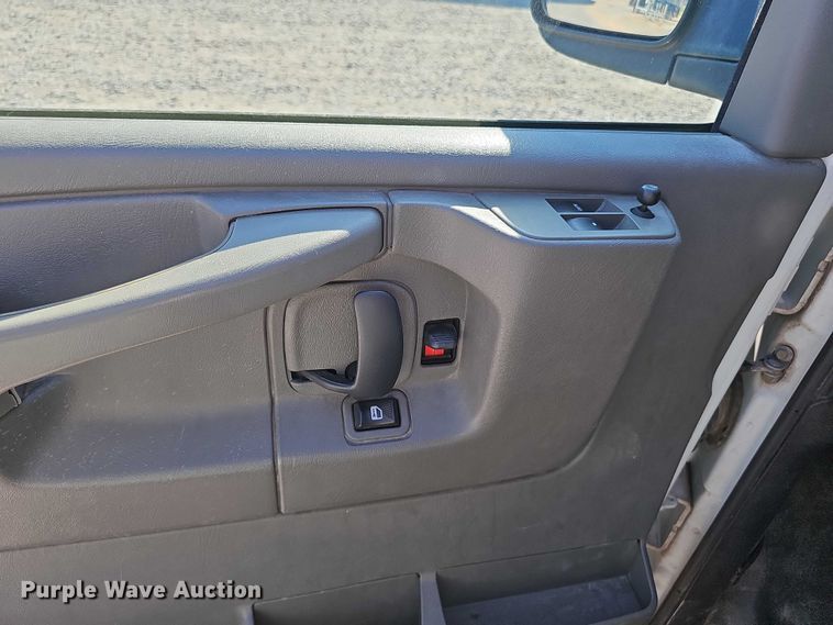 image for item DR3855 2008 Chevrolet Express 3500 van
