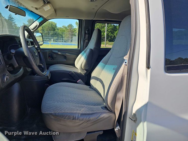 image for item DR3855 2008 Chevrolet Express 3500 van