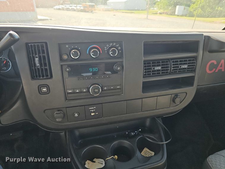 image for item DR3855 2008 Chevrolet Express 3500 van