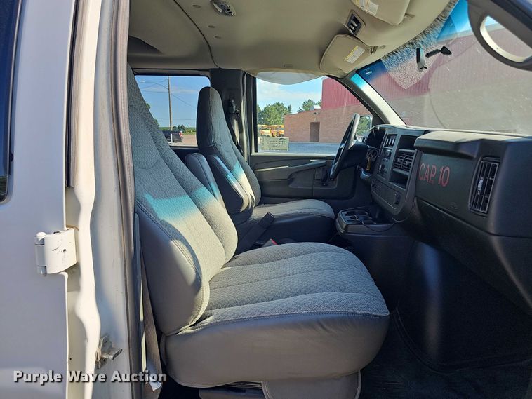 image for item DR3855 2008 Chevrolet Express 3500 van