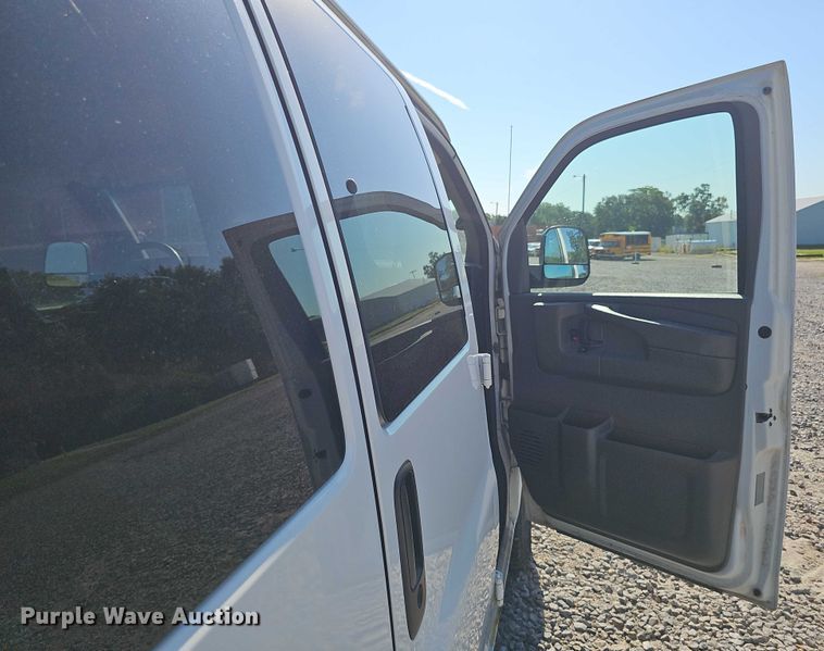 image for item DR3855 2008 Chevrolet Express 3500 van