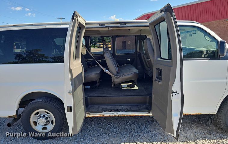 image for item DR3855 2008 Chevrolet Express 3500 van