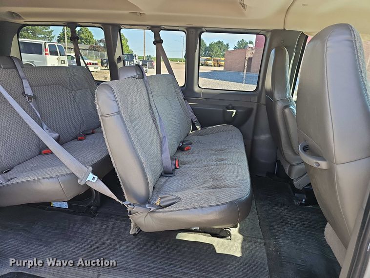 image for item DR3855 2008 Chevrolet Express 3500 van