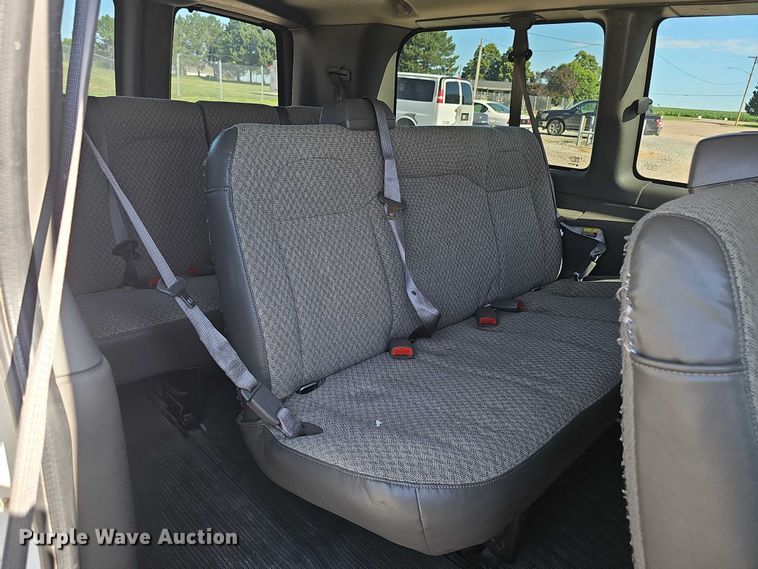 image for item DR3855 2008 Chevrolet Express 3500 van