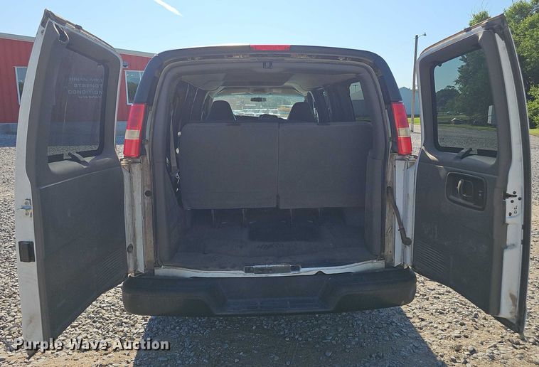 image for item DR3855 2008 Chevrolet Express 3500 van