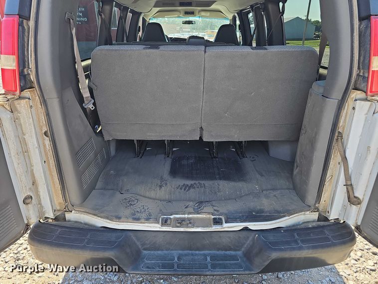 image for item DR3855 2008 Chevrolet Express 3500 van
