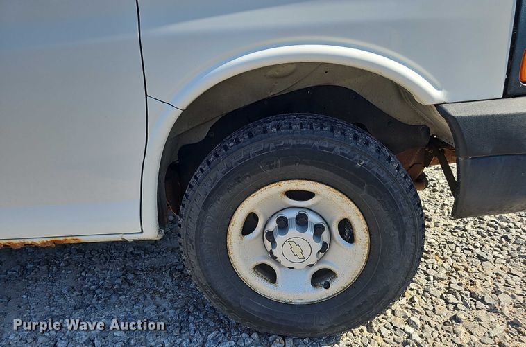 image for item DR3855 2008 Chevrolet Express 3500 van