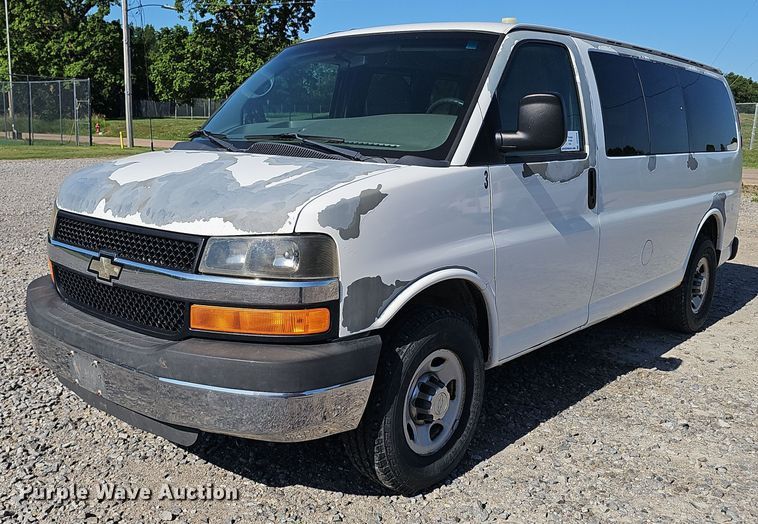 image for item DR3856 2010 Chevrolet Express 2500 van