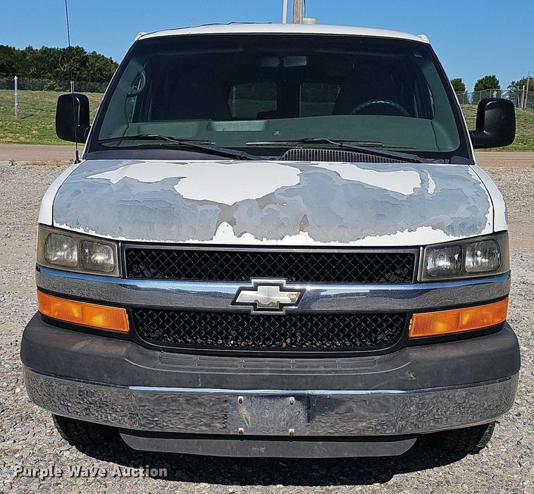 image for item DR3856 2010 Chevrolet Express 2500 van