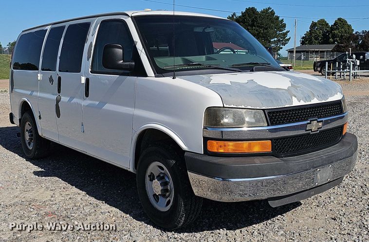 image for item DR3856 2010 Chevrolet Express 2500 van
