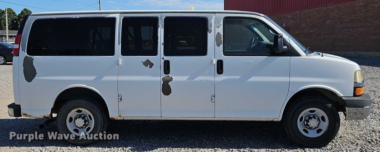 image for item DR3856 2010 Chevrolet Express 2500 van