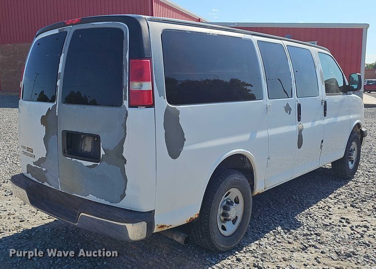 image for item DR3856 2010 Chevrolet Express 2500 van
