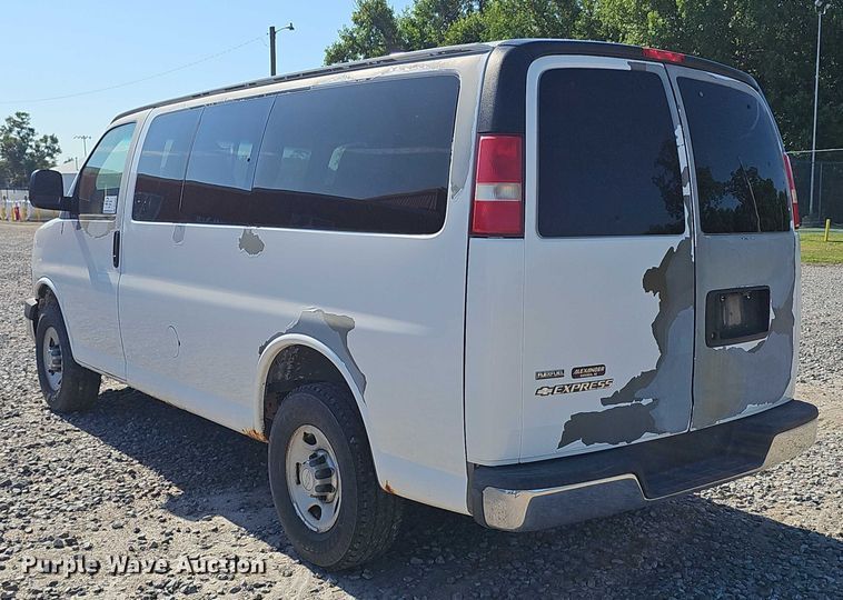 image for item DR3856 2010 Chevrolet Express 2500 van