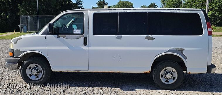 image for item DR3856 2010 Chevrolet Express 2500 van