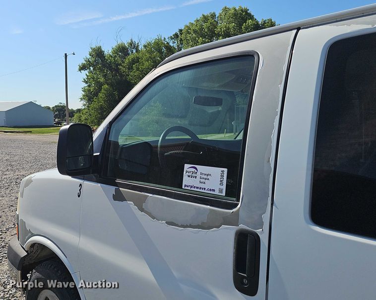 image for item DR3856 2010 Chevrolet Express 2500 van