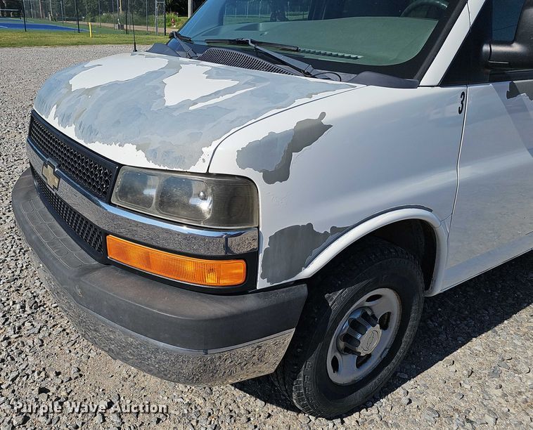 image for item DR3856 2010 Chevrolet Express 2500 van