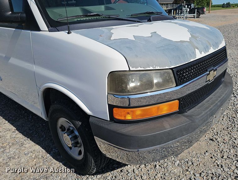 image for item DR3856 2010 Chevrolet Express 2500 van