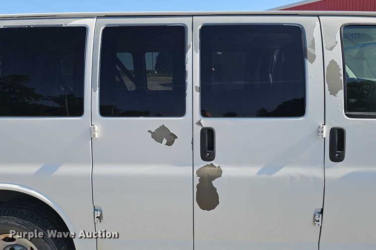 image for item DR3856 2010 Chevrolet Express 2500 van