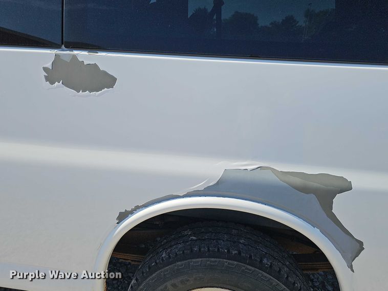image for item DR3856 2010 Chevrolet Express 2500 van