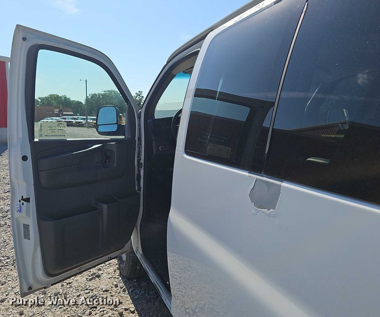 image for item DR3856 2010 Chevrolet Express 2500 van
