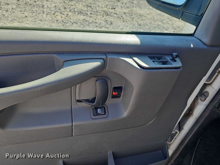 image for item DR3856 2010 Chevrolet Express 2500 van