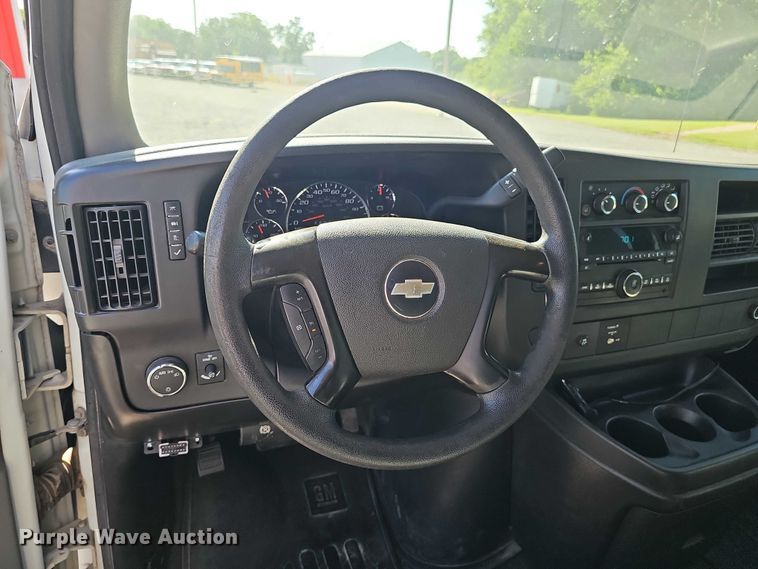 image for item DR3856 2010 Chevrolet Express 2500 van