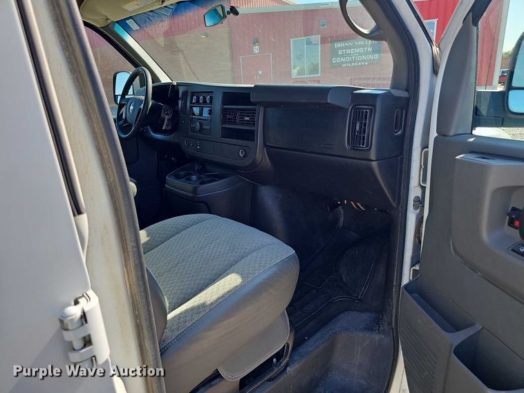 image for item DR3856 2010 Chevrolet Express 2500 van