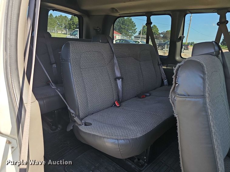 image for item DR3856 2010 Chevrolet Express 2500 van