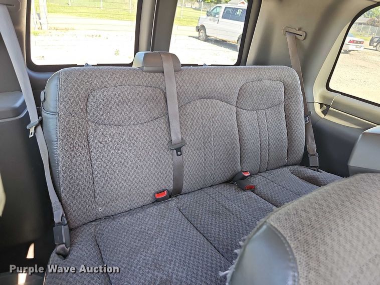 image for item DR3856 2010 Chevrolet Express 2500 van