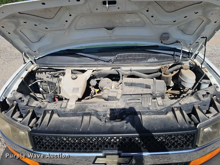 image for item DR3856 2010 Chevrolet Express 2500 van